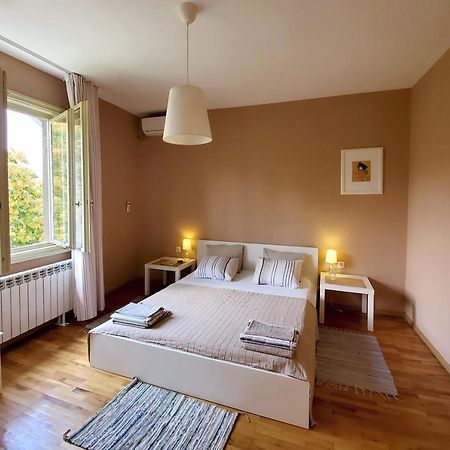 Sunny Central Apartment Софія Екстер'єр фото